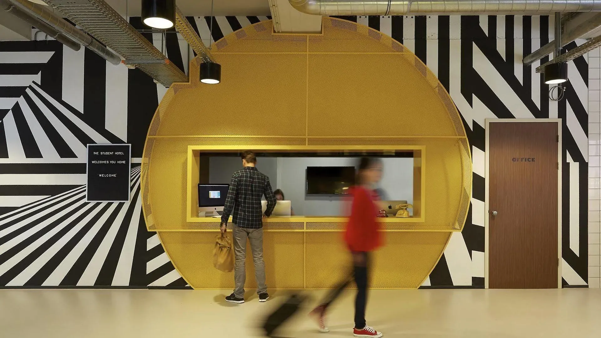 Отель The Social Hub Amsterdam West 3*,